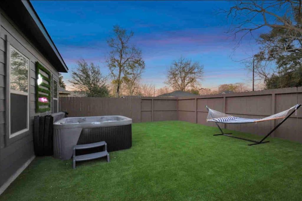 Luxe Downtown Retreat•Hot Tub • Fire Pit. Sleeps16 Villa Houston Exterior foto