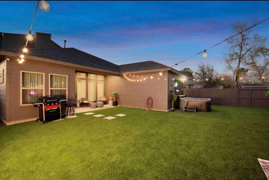 Luxe Downtown Retreat•Hot Tub • Fire Pit. Sleeps16 Villa Houston Exterior foto